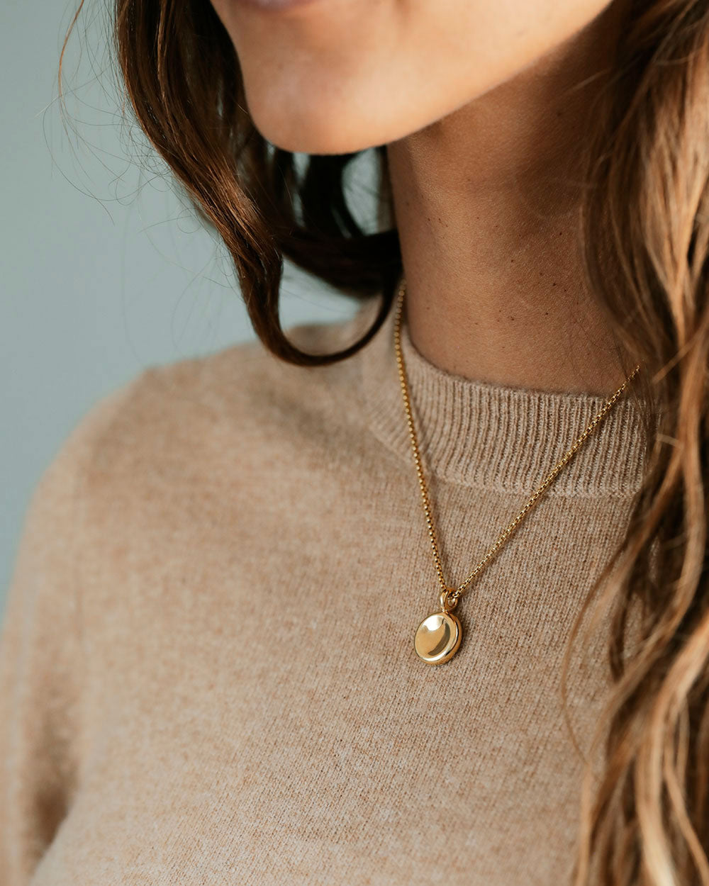 Woman wearing Button Grand pendant on round box chain by George Rings solid 18k gold circle charm pendant necklace
