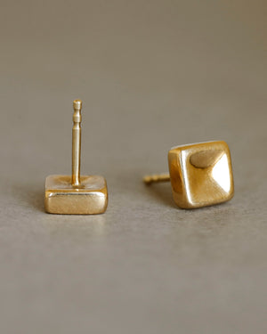 Pair of solid gold cube stud earrings. 18k solid yellow gold, by george rings