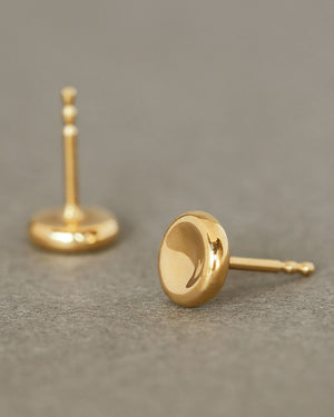 Pair of solid 18k yellow gold stud earrings, shaped as concave substantial little buttons