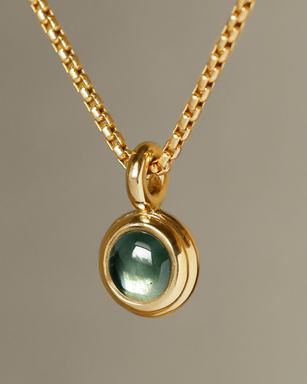 Duchess Pendant blue green tourmaline cabochon solid 18k yellow gold round pendant George Rings