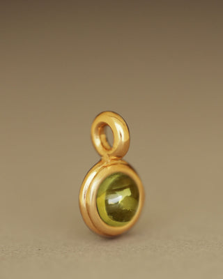Duchess Pendant peridot cabochon solid 18k yellow gold round pendant George Rings