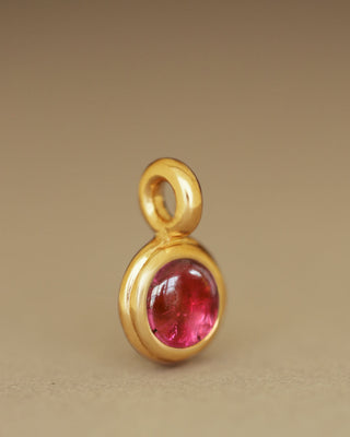 Duchess Pendant by George Rings. Hot pink tourmaline cabochon pendant in solid 18k yellow gold. Round box chain.