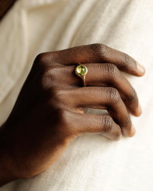 Duchess Ring by George Rings peridot cabochon solid 18k yellow gold