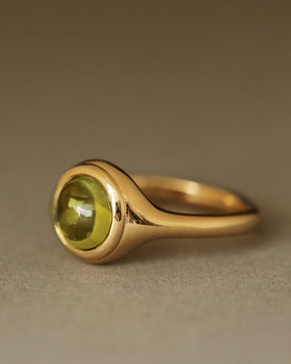 Duchess Ring by George Rings peridot cabochon solid 18k yellow gold