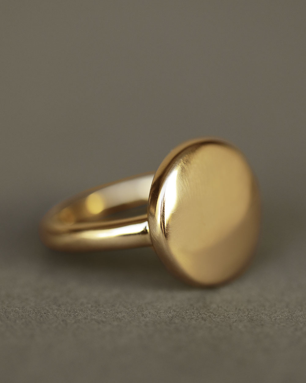 Dutch Coin Ring by George Rings - 18k yellow gold circle ring