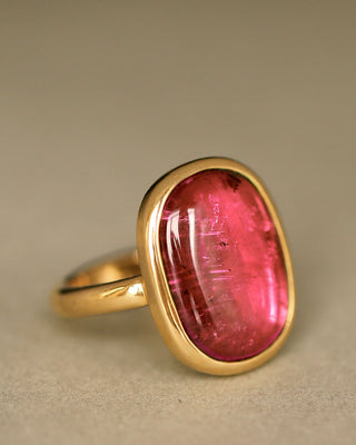 gioiello Estate Ring by George Rings pink Tourmaline Cabochon Cocktail ring oval solid 18k gold