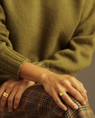 Solid 18k yellow gold heavy signet ring. Hugo Signet Ring by George Rings.