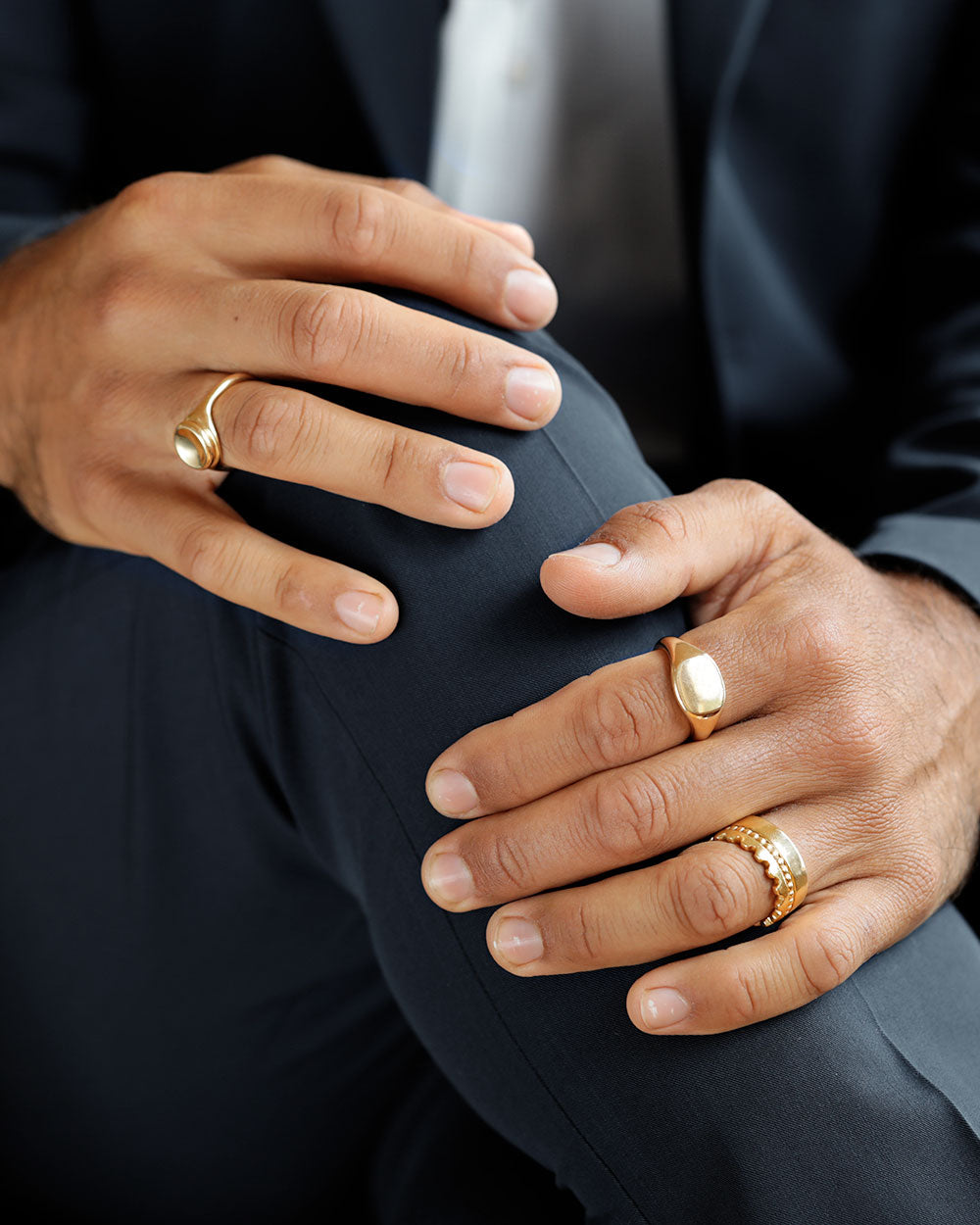 Hugo Signet Ring by George Rings - solid 18K yellow gold Signet Ring 6 Hugo Signet Ring by George Rings - solid 18K yellow gold Signet Ring 6