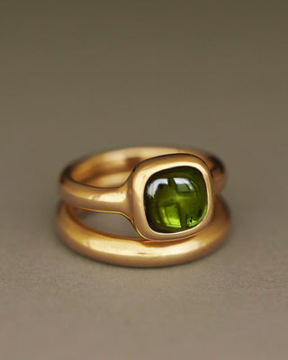 Sophia Ring by George Rings green tourmaline cushion cut cabochon solitaire ring in solid 18k gold