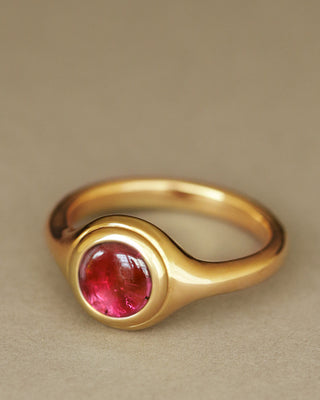 Duchess Ring by George Rings pink tourmaline cabochon solid 18k yellow gold