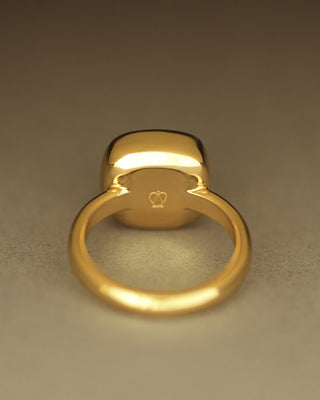 Back side of The Sovereign by George Rings solid 18K yellow gold